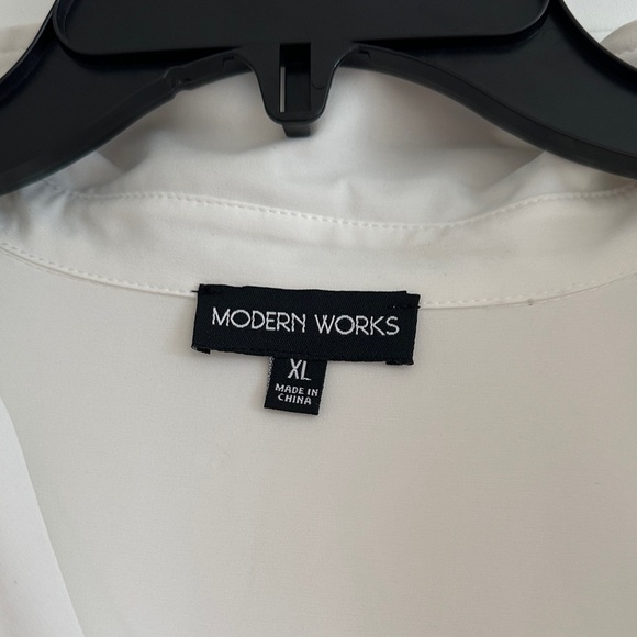 White Button-Up Blouse - Picture 2 of 5